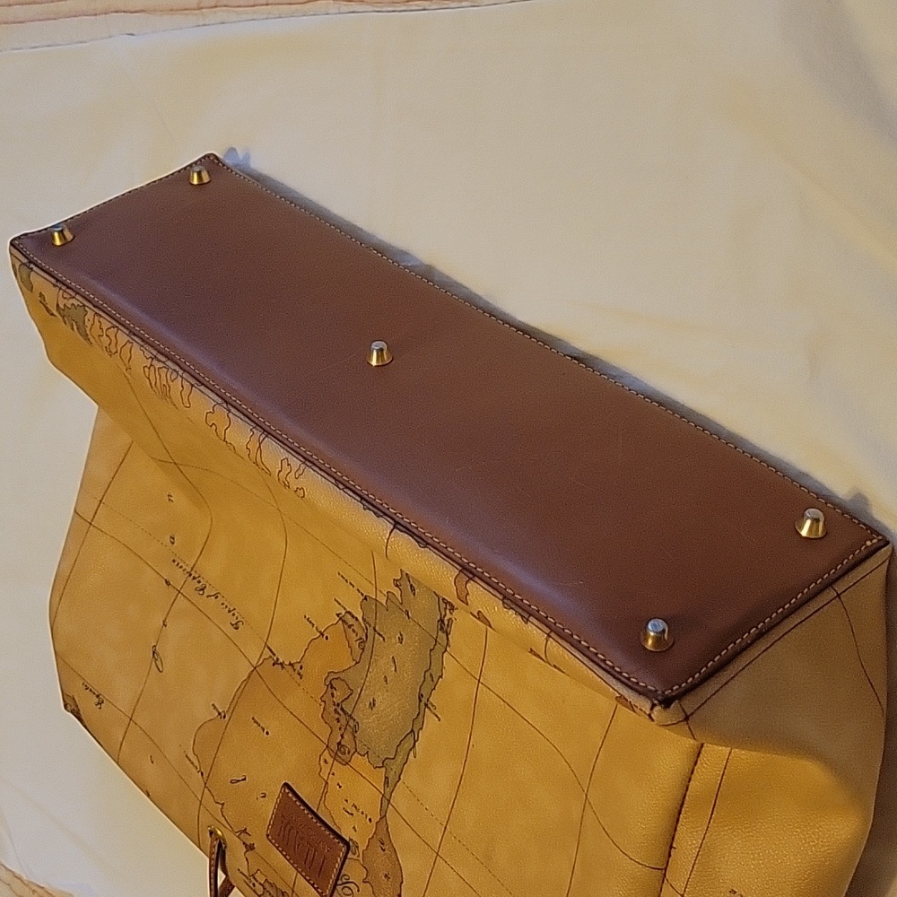 Alviero Martini tote bag. 18" wide 13" deep with 5" strap. - Picture 5 of 6
